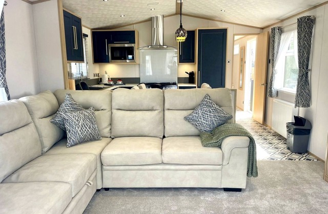 The Anchorage - Deluxe Caravan