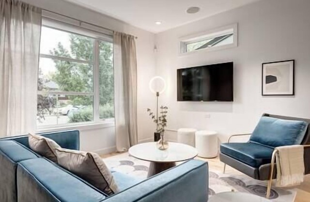 “The Anna" Upscale 4 Bedroom Home in Desirable Marda Loop