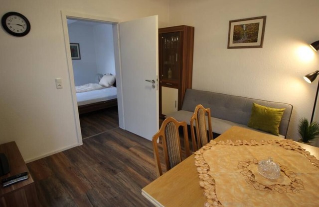 The apartment offers a living/bedroom with a laminate floor, a complete kitchenette with fridge/freezer combination and a completely new, stylish bathroom on a total living space of approx. 40 sqm.