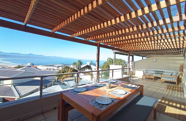 The Aquarella | 3BD Coastal Stay with Sea Views