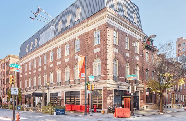 The Arco powered by Sonder | Superior King Room