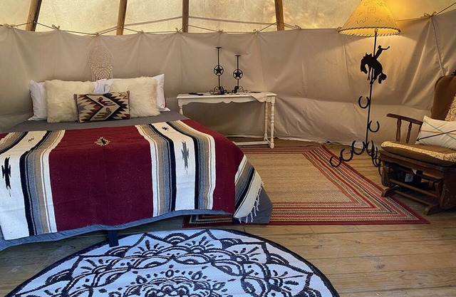 The Arrowhead Tipi Resort - Many Mountains - Nomadic Tipis on Lake Tawakoni