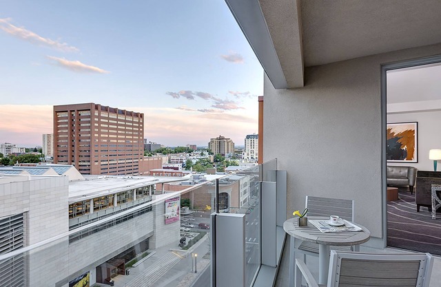 The Art Hotel Denver, Curio Collection by Hilton