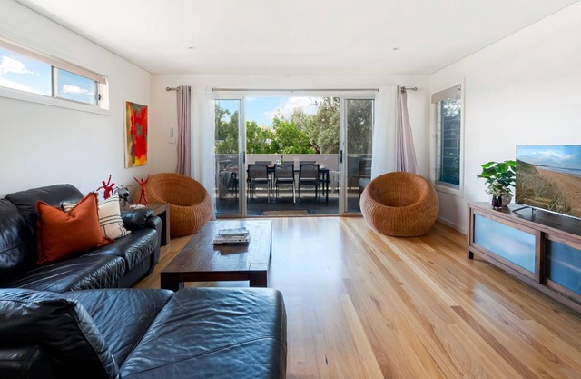 The Art House – make colourful memories at Culburra Beach