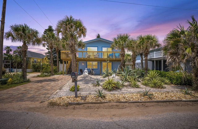 The Artist Beach House- Beachfront - 6298S