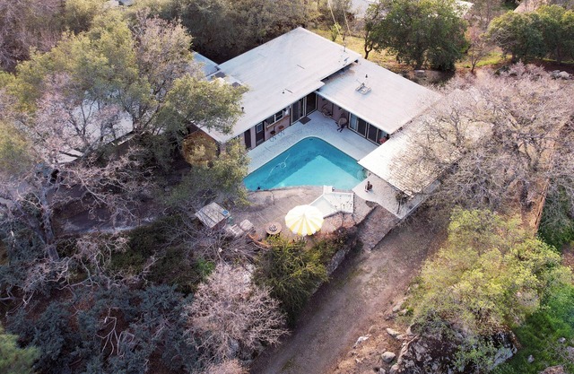 The Artist's Oasis : Mid-Century Gem w/POOL + SAUNA: Voted #1 by Condé Nast
