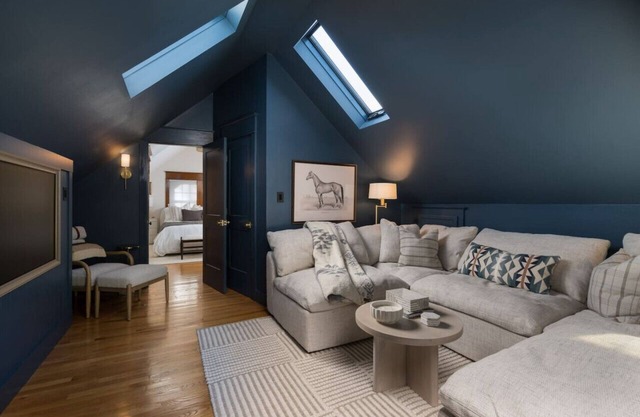 The Auburn Hideaway - Cozy 3BR Home in Wauwatosa