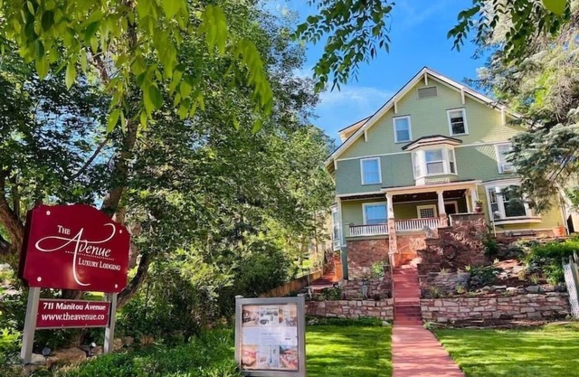 The Avenue! Historic Mansion in DT Manitou Springs