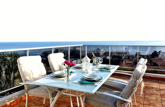 "The Balcony": Panoramic Ocean Views