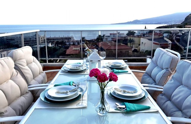 "The Balcony": Panoramic Ocean Views