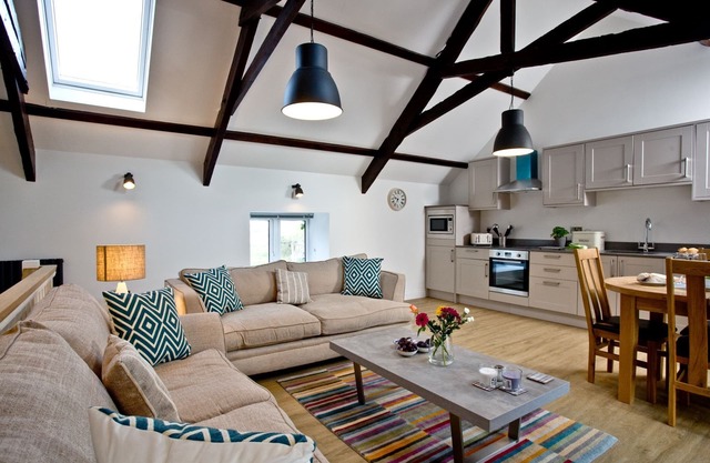 The Barn, 21 At The Beach - a cottage that sleeps 4 guests in 2 bedrooms