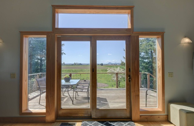 The Barn Apartment at Avon Acres - Amazing View, incredible Sunsets and HOT TUB!