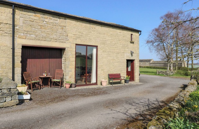 THE BARN AT HEATH HALL FARM, pet friendly in Sowerby Bridge