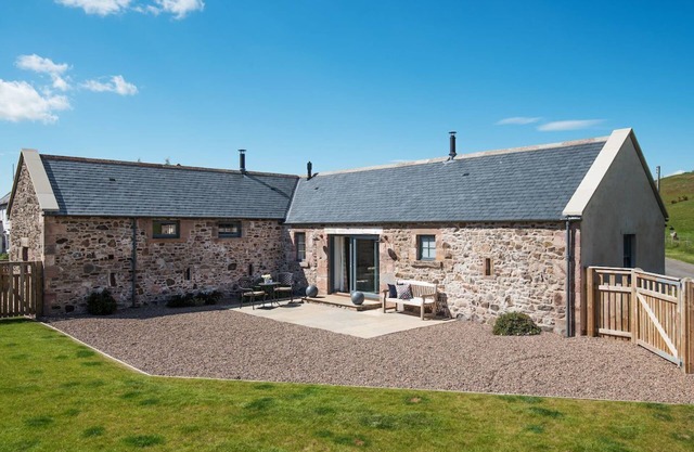 THE BARN AT REEDSFORD - near Wooler, sleeps 2 in 1 bedroom