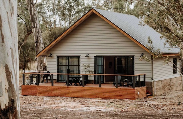 The Barn - On Cockatoo Lane