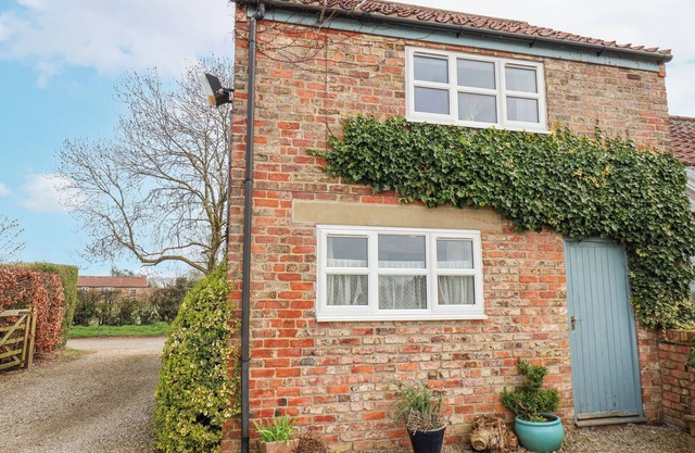 THE BARN - POPLAR FARM, pet friendly, with a garden in Boroughbridge