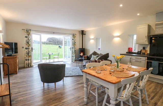 THE BARN, romantic, with a garden in Barnard Castle