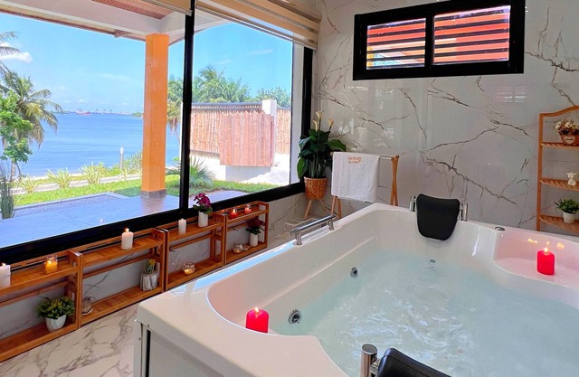 The Bay Chalets: Villa 1 with Pool and Lagoon View.