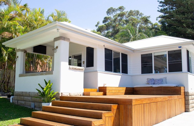 THE BAY - Private couples escape opposite the beach with ocean views and a pool