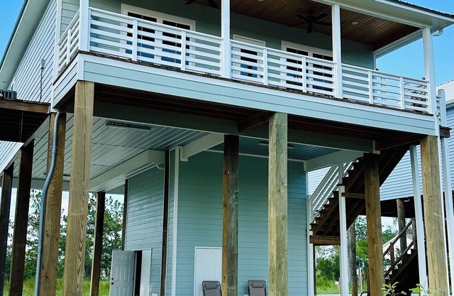 “THE BAY STAY” 3BR - 2BA Canal Home with Boat Pier, Fish Off Dock, Cart to Town