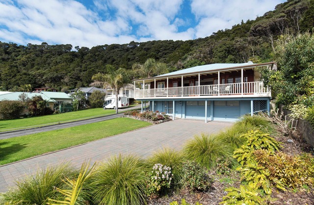 The Beach House - Paihia Holiday Home