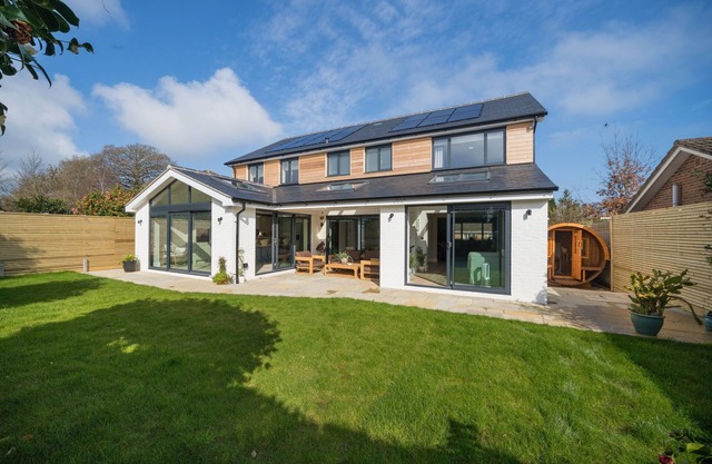 The Beach House - sleeps 8 guests in 4 bedrooms