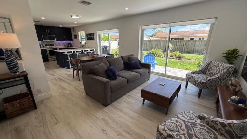 The Beach Nest - Delray Getaway