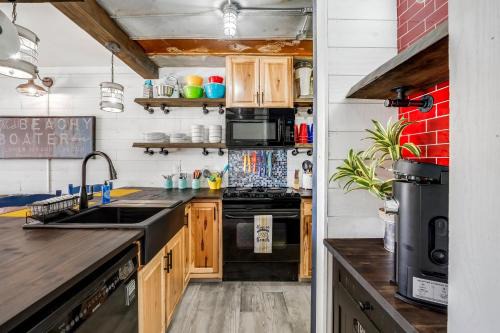The Beachy Boater at St Thomas Square #305 by Nautical Properties