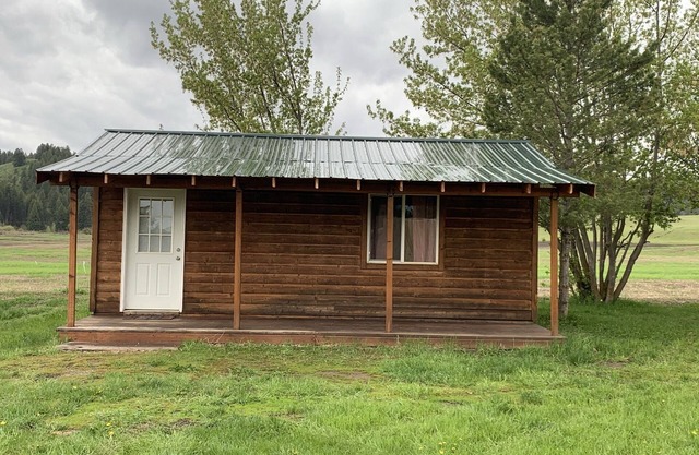 The Bear Cabin a rustic ranch cabin