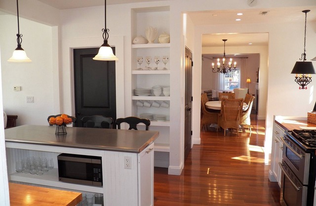 The Beautiful House 6/4.5 w/detached residence, Pets+ SUN & FUN, CLOSE TO BEACH