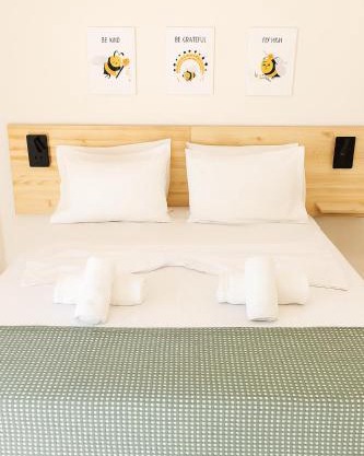 The Bee Apartments