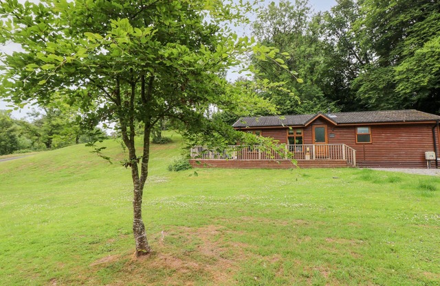 THE BEECHES, pet friendly, luxury holiday cottage in Narberth