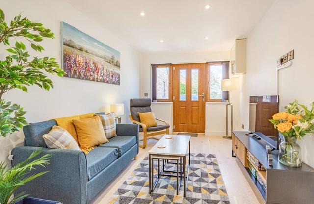 THE BELFRY, romantic, with a garden in Evesham