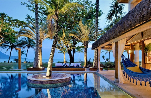 The best home with the best view of Guaecá - 6 suites, home Standing in the sand.