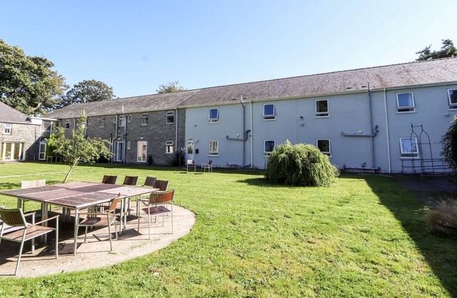 THE BEVAN, pet friendly, with a garden in Bontnewydd, Gwynedd