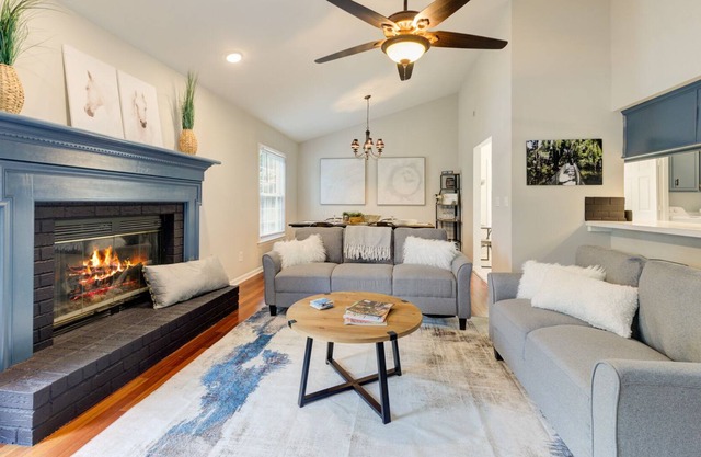 The Big Dipper: 3br home with pool!