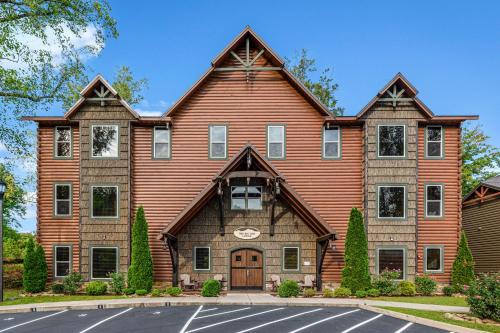 The Big Oak Lodge by Stony Brook Cabins
