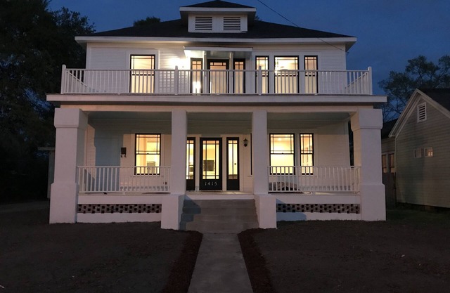 The Big White House LCLA