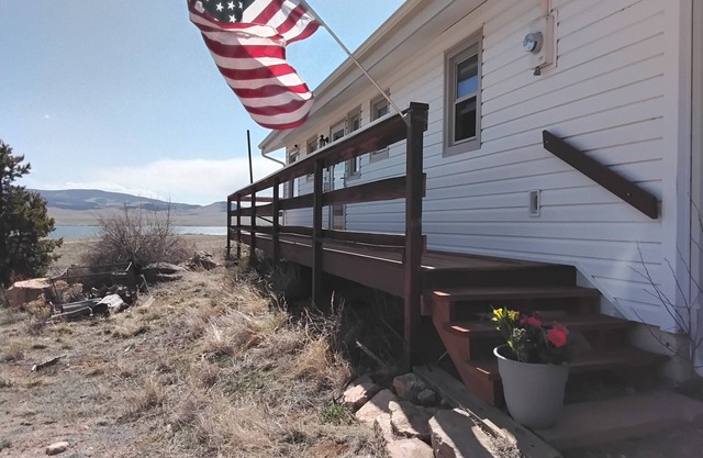 The Bighorn Cabin overlooking Elevenmile Canyon Reservoir