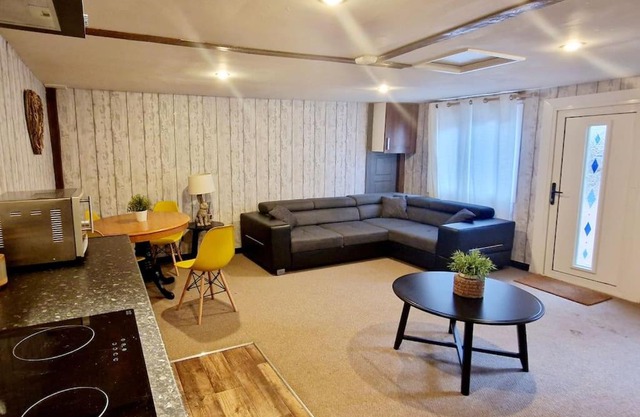 The Birch Cabin with hot tub