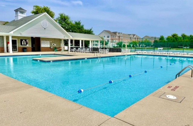 The Blue Chill! A 4 Bedroom Townhouse w/Pool!