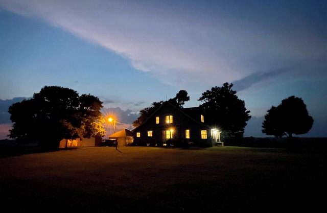 The Blue Farmhouse: a quiet place to relax and enjoy the country life!