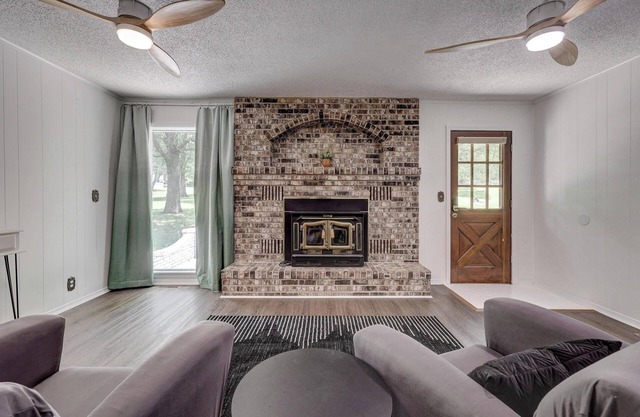 The Blue Heron: Spacious Retreat Mins off I-44