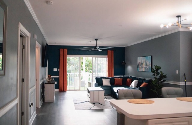 The Blue Oasis- Charming 2-bedroom condo in cool Charlotte with AC, WiFi