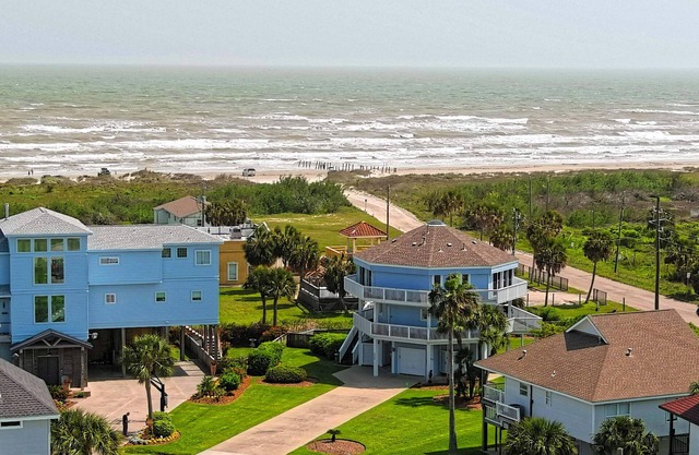 The Blue Pelican -Ocean Views, Walk to Pirates Beach, Golf Cart