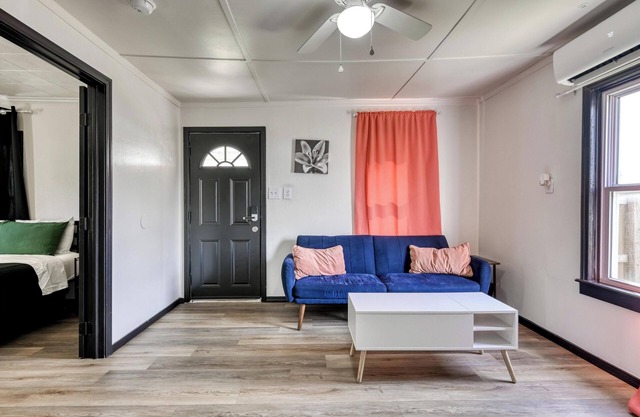 The Bluebird: Modern 1 Bed, Large Peaceful Yard