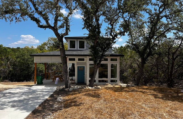 The Bluebonnet House/Hike to the Lake!