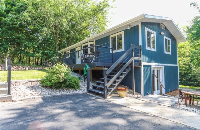 The Bluegill Inn, near Long Lake with firepit, game room, kayaks and more!n
