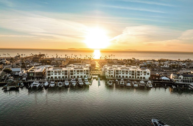 The Boardroom Residence at Peninsula Village