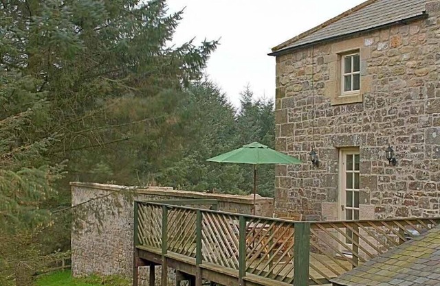 THE BOLTHOLE, family friendly, character holiday cottage in Eglingham